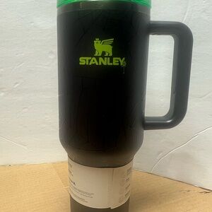 Spiderweb Black 40 Oz Stanley